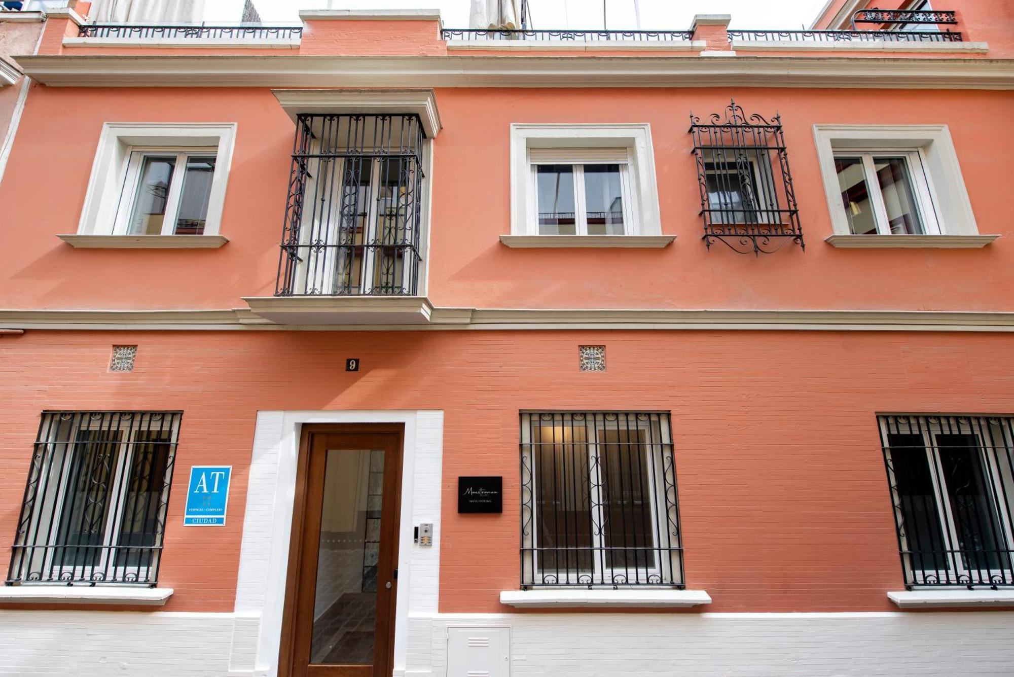 Suites Maestranza Santas Patronas - Penthouse With Jacuzzi And Parking Seville Exterior photo